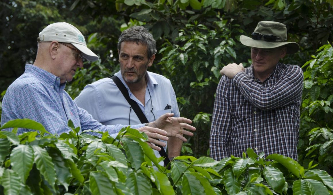 Benoît Bertrand au Salvador pour le World Coffee Research, en compagnie de Ed Price (Prof. Texas University) et Doug Wels (Peet's Coffee Vice President)