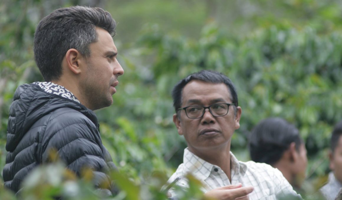 Florent en visite de la coop Permata Gayo à Sumatra en Indonésie, 2017